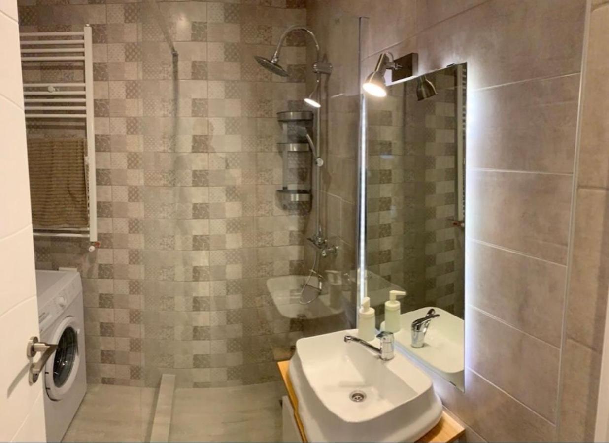 Retreat Luxury Apartment Near Presidential Palace Bucureşti Ngoại thất bức ảnh